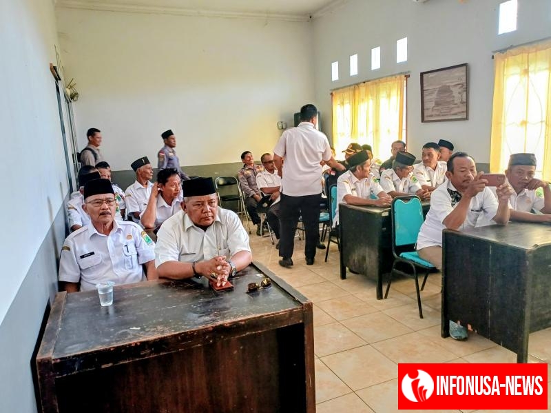 Bhabinkamtibmas Desa Segaran Mengikuti Rapat Minggon tingkat Desa