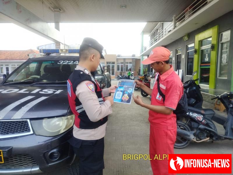 Upaya Personil Bhabinkamtibmas Polsek Banyusari Kembali Melaksanakan Giat Sosialisasi QR Barcode Pengaduan ke Divisi Propam Polri