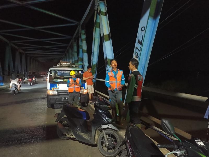 Anggota Polsek Batujaya melaksanakan Patroli Prekat di Perbatasan Karawang - Bekasi guna mencegah terjadinya GU Kamtibmas