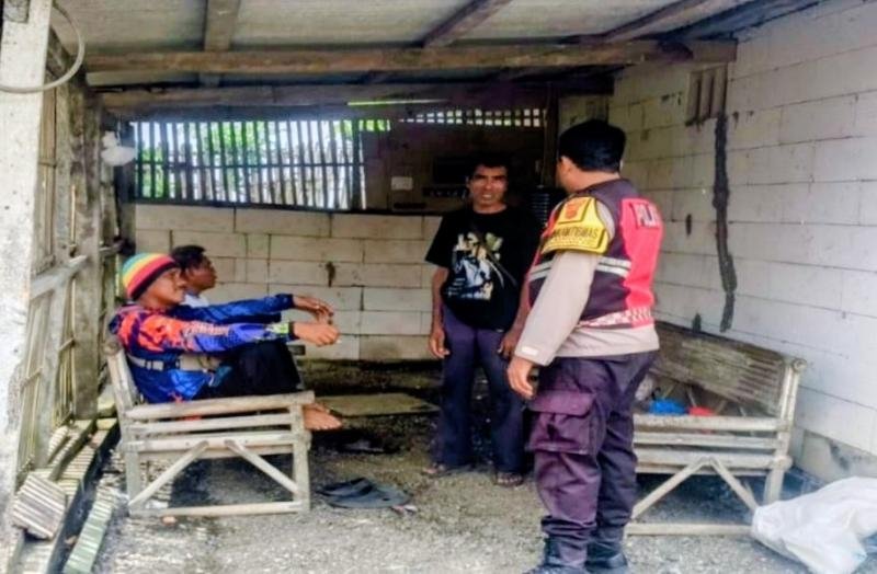 Anggota Polsek Banyusari Melaksanakan Sosialisasikan Bahaya TPPO di Wilayah Binaan