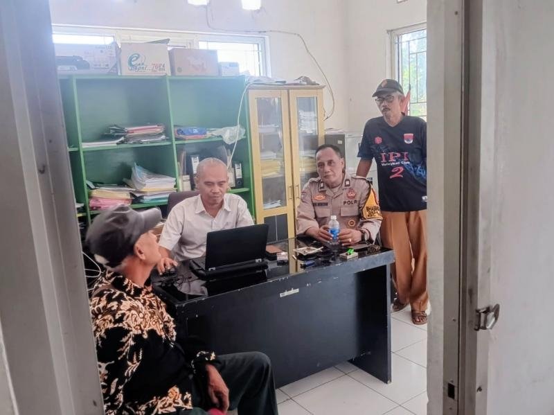 Bhabinkamtibmas Polsek Telagasari Laksanakna Penyuluhan Terkait Pencegahan Kenakalan Remaja di Desa Binaan