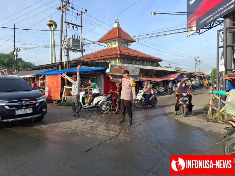 Utamakan Keselamatan Warga, Polsek Rengasdengklok Atur Lalulintas di Pasar Lama Rengasdengklok