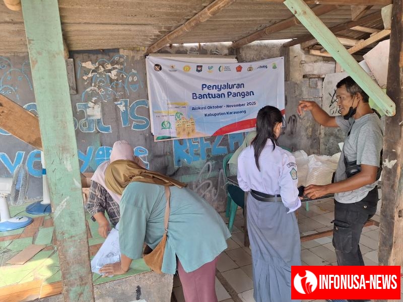 Bhabinkantibmas Polsek Cikampek Aipda Oberlin Monitoring dan Pengamanan Penyaluran BPNT di Desa Dawuan Barat