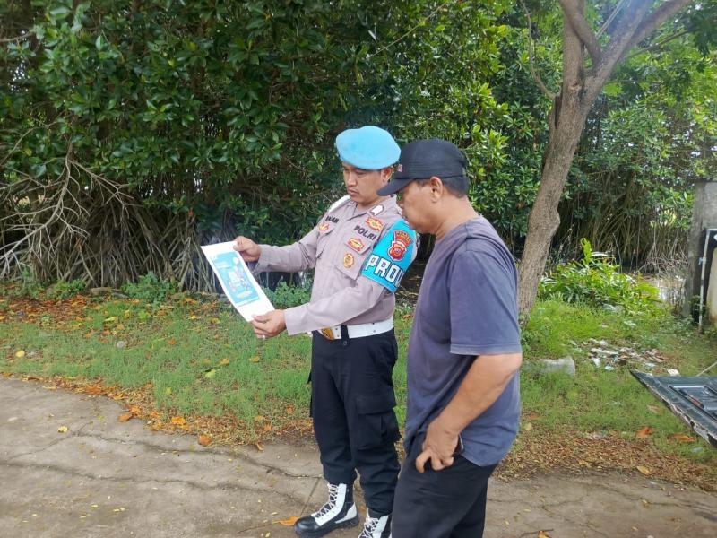 Upaya Personil Polsek Tempuran Kembali Gencar Melaksanakan Sosialisasi QR Barcode Yanduan Divpropam Polri kepada Masyarakat.