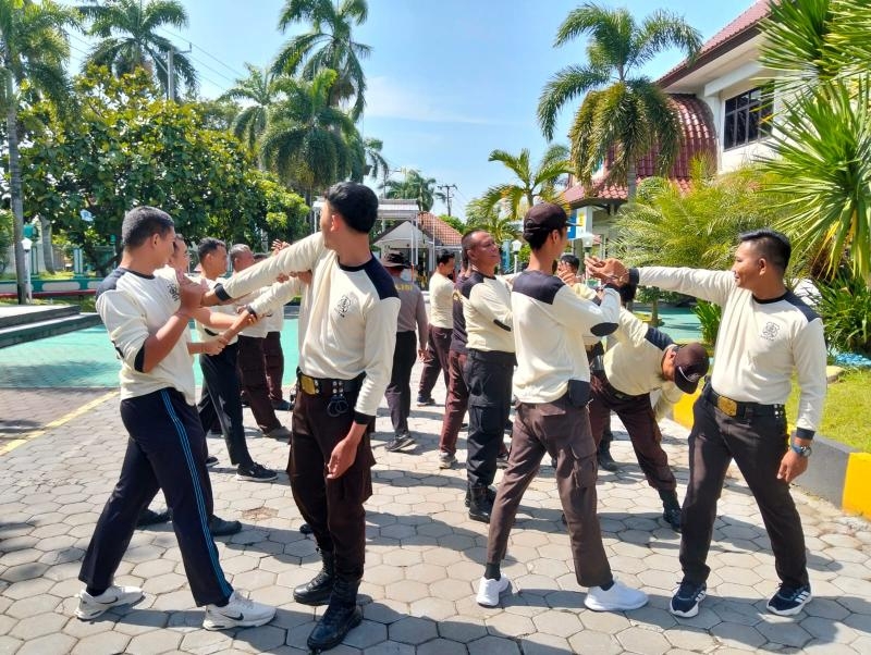 Polda NTB Tingkatkan Profesionalisme Satpam PLN melalui Pembinaan Teknis