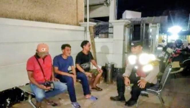 Bhabinkamtibmas Kembali Ikut Serta Dalam Giat Ronda Bersama Warga