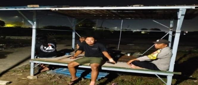 Bhabinkamtibmas Polsek Klari Ajak Warga Dusun Sukamakmur Rutinkan Siskamling