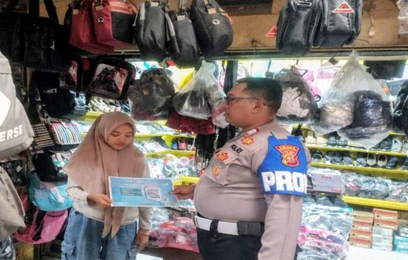 Personil Polsek Telagasari Sebar Layanan Pengaduan Propam Polri, Cegah Pelanggaran Personil