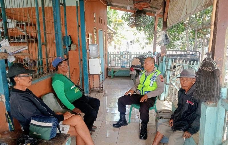 Upaya Bhabinkamtibmas Polsek Telagasari Laksanakan Sambang, Cegah Kenakalan Remaja