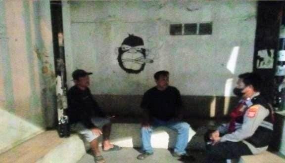 Bhabinkamtibmas Polsek Telagasari Laksanakan Siskamling Antisipasi C3 di Lingkungan Masyarakat