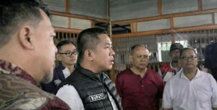 Bupati Karawang Turun Malam-malam, Evakuasi Warga Terdampak Banjir