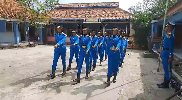 Menanam Disiplin, Merawat Harapan: Paskibra MTs.S An-Nur Berlatih di Bawah Langit Cikampek