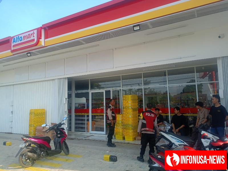 Anggota Polsek Batujaya meningkatkan Kegiatan Patroli Prekat Untuk mengantisipasi terjadinya GU Kamtibmas di Minimarket