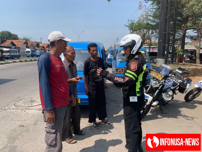 Polantas Menyapa, Sosialisasi Kamseltibcarlantas Kepada Sopir Angkutan di Karawang