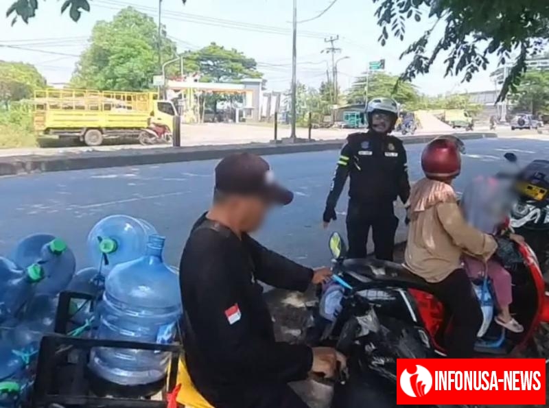 Polantas di Karawang Ingatkan Pengendara Motor untuk Tertib Berlalu Lintas