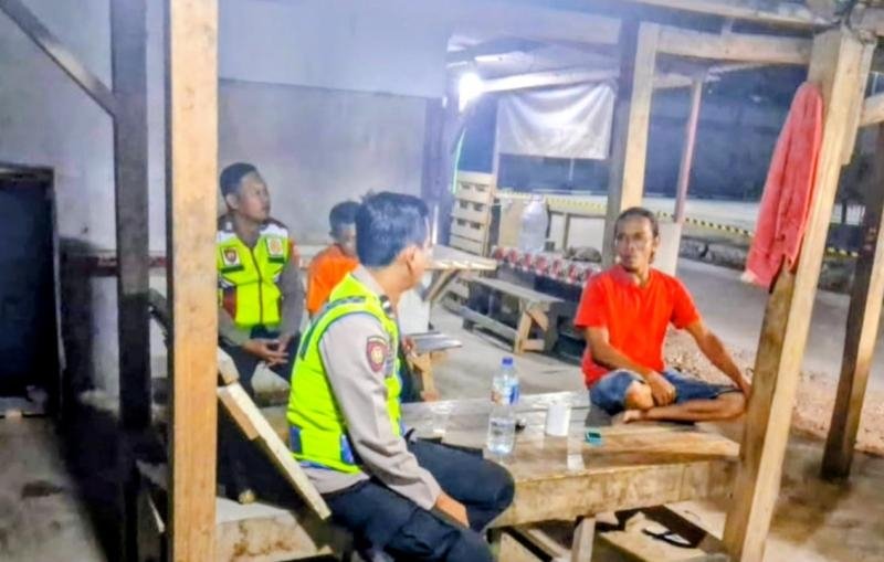 Anggota Polsek Pangkalan Datangi Warga Tamansari saat Sambang Dialogis Guna Jaga Keakraban