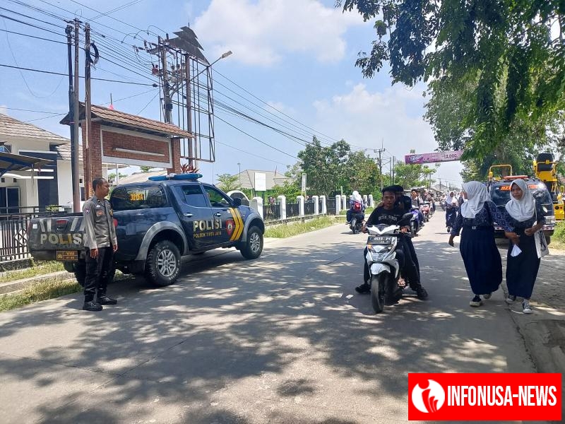 Anggota Patroli Polsek Tirtajaya Antisipasi Kenakalan Remaja saat Kepulangan Sekolah di Wilayahnya