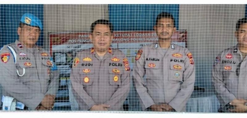 Kapolsek Banyusari Anggota Polsek Gabungan Melaksanakan Pengamanan Arus Lalu Lintas Dalam Rangka Ketupat Lodaya 2026