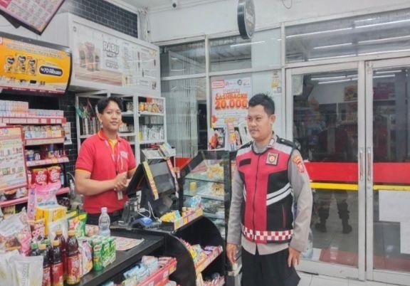 Upaya Giat Patroli Perekat Supermarket Alfamart Gempol Guna Antisipasi Kejahatan