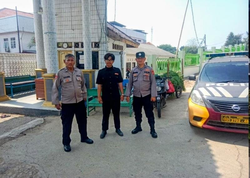 Personel Polsek Telukjambe Laksanakan Patroli Prekat ke Ponpes Sumber Barokah Jaga Kamtibmas Tetap Aman dan Kondusif
