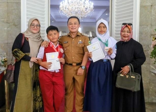 Dari Kuningan ke Dunia, Dua Pelajar Ukir Prestasi Matematika Internasional 