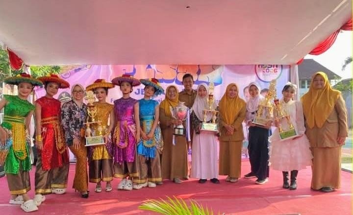 SMPN 1 Karawang Barat Juara Umum FLS3N Karawang, Siap Tampil di Tingkat Provinsi
