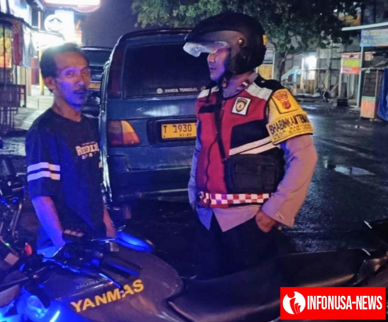 Aipda  Abdul Rahman Prekat Polsek Banyusari Giat Patroli Jalan Raya Antisipasi Kejahatan