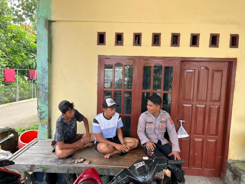 Anggota Polsek Pangkalan Laksanakan Giat Sambang, Sapa Warga di Lingkungannya