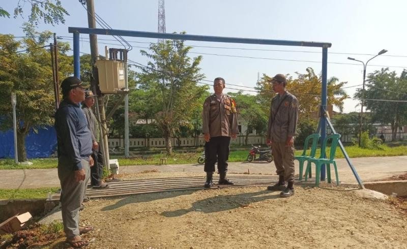 Bhabinkamtibmas Laksanakan Patroli Dialogis, Sambangi Warga di Belakang Perum Resinda