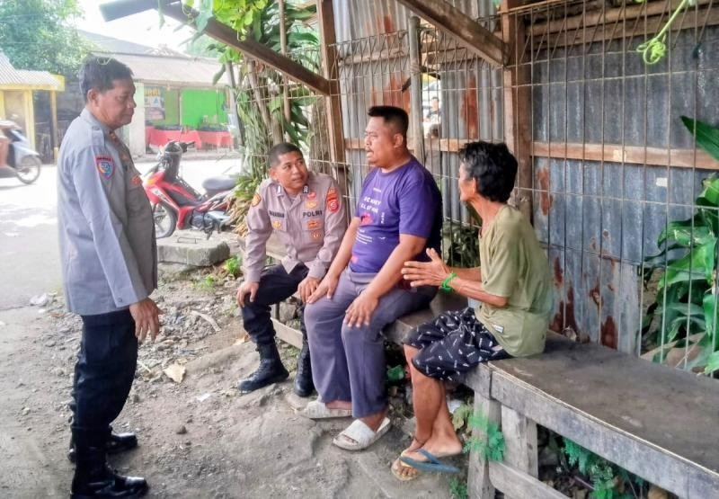 Patroli Humanis, Panit Binmas Bersama Anggota Patroli Polsek Klari Sambangi Warga: Titip Pesan Kamtibmas
