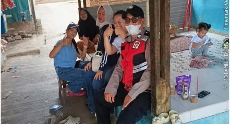 Personel Polsek Lemahabang Sosialisasikan Pelarangan Knalpot Tidak Sesuai Spesifikasi Teknis