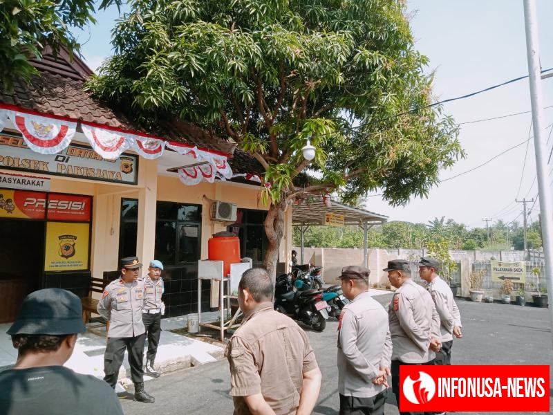 Menciptakan Kedisiplinan Awali Hari Giat Apel Pagi Depan Makopolsek Pakisjaya