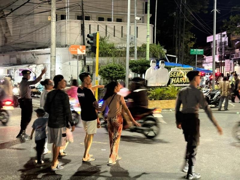 Polisi Kawal Ketat Pawai Takbiran di Mataram, Ribuan Peserta Ikut Semarakkan Idul Fitri