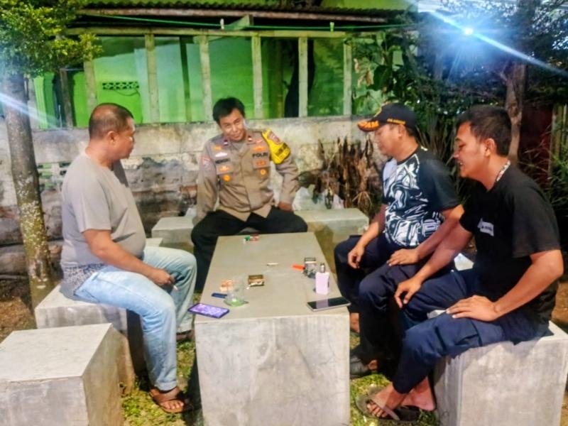 Upaya Anggota Polsek Batujaya Kembali Himbau Masyarakat Desa Batujaya melalui kegiatan Ngawangkong