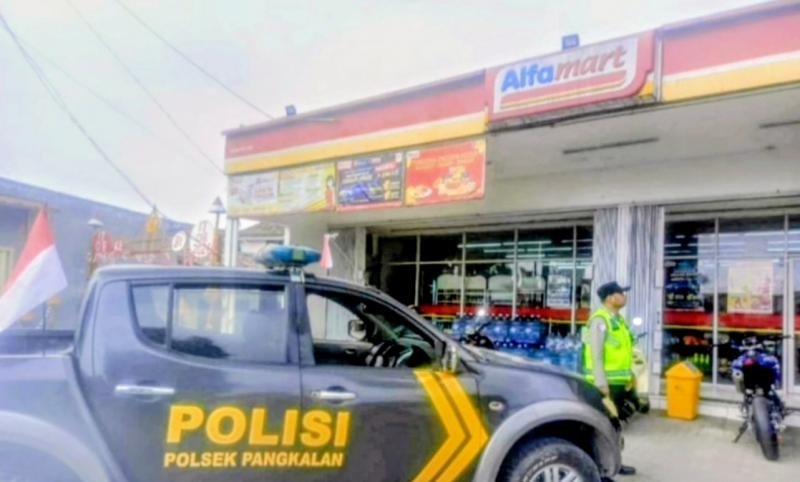 Polsek Pangkalan Laksanakan Patroli Prekat, Sasar Pertokoan Minimarket Guna Cek Keamanan