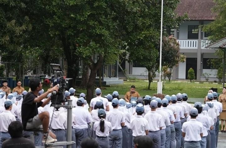 Kang Rey Jadi Kepala Sekolah di Film “Sisa Waktu Senja”, Dukungan Nyata untuk Industri Kreatif Subang