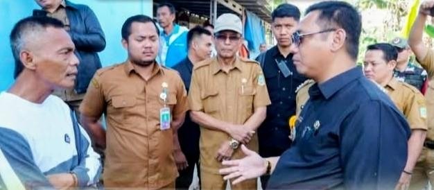 Sentuh Langsung Warga, Plt Bupati Bekasi Pastikan Layanan Publik Hingga Sekolah Berjalan Optimal