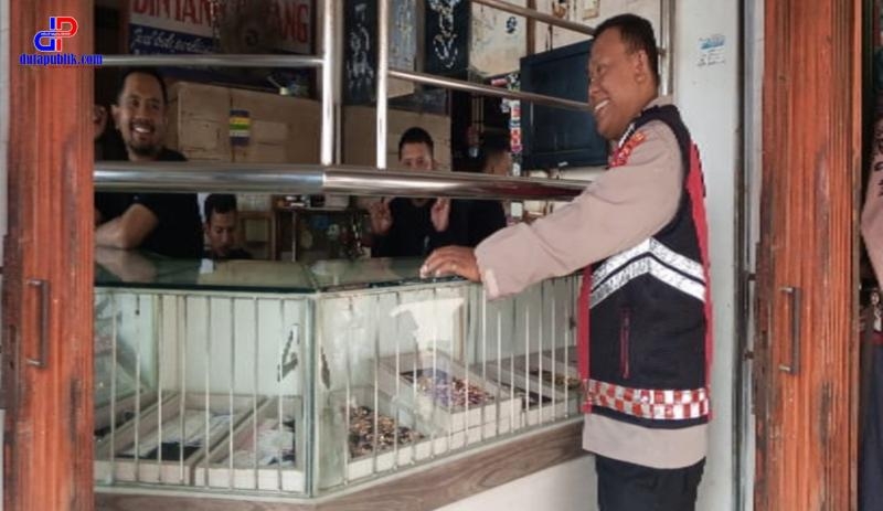 Aipda Yuli Roy Personel Polsek Lemahabang Sosialisasikan Layanan Call Center 110 Di Obyek Vital