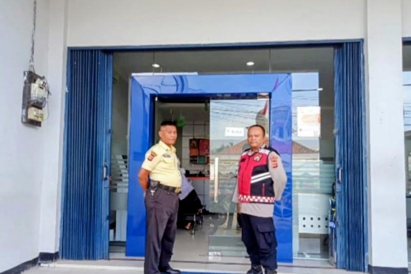 Melalui Patroli Presisi Rutin Siang tadi, Polsek Tempuran Pantau Keamanan Obvit Perbankan