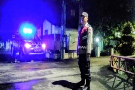 Personel Polsek Banyusari Melaksanakan Patroli Malam Hari