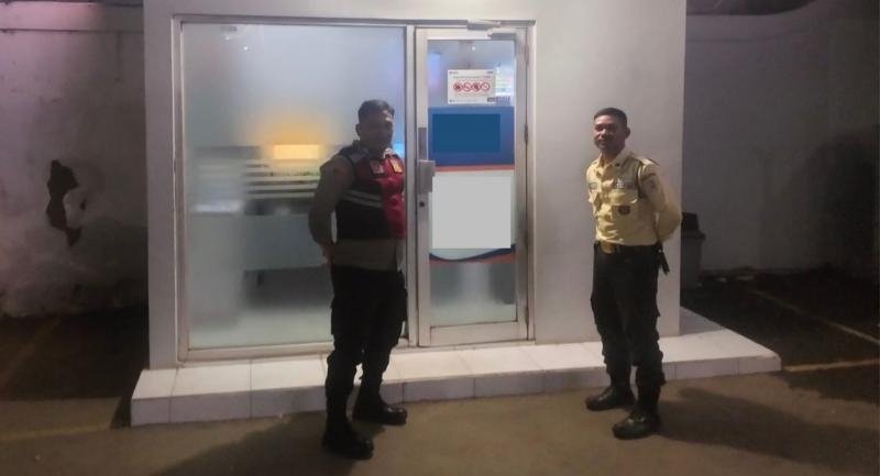Upaya Anggota Personel Polsek Lemahabang Laksanakan Patroli KRYD Malam Di Obyek Vital