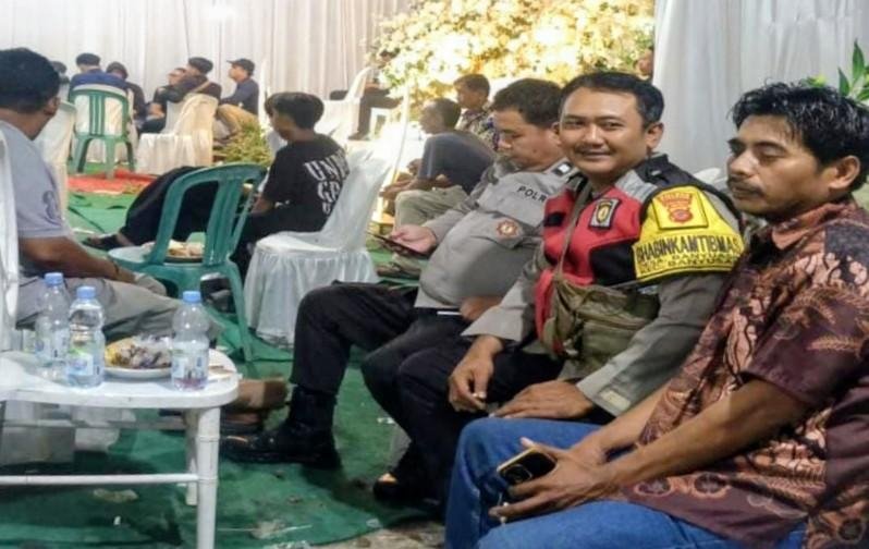 Anggota Polsek Banyusari Ciptakan Keamanan di Acara Hiburan/Hajatan di Desa Gembongan