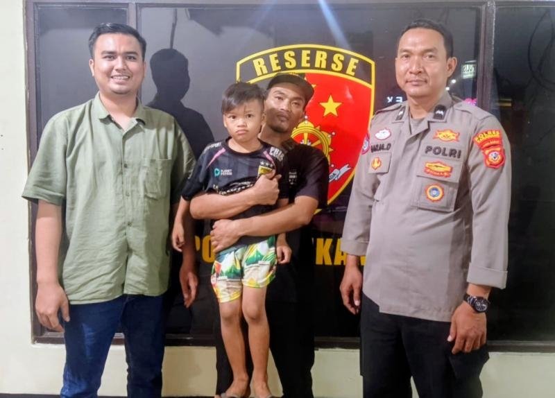 Polres Karawang Berhasil Temukan Orang Tua Anak Terlantar Berkat Respons Cepat dan Pemanfaatan Media Sosial