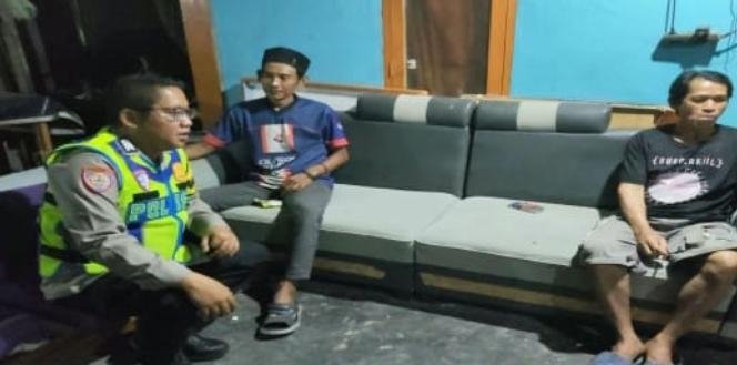 Bhabinkamtibmas Desa Gintungkerta Polsek Klari Sapa Warga Binaan, Sampaikan Pesan-Pesan Kamtibmas