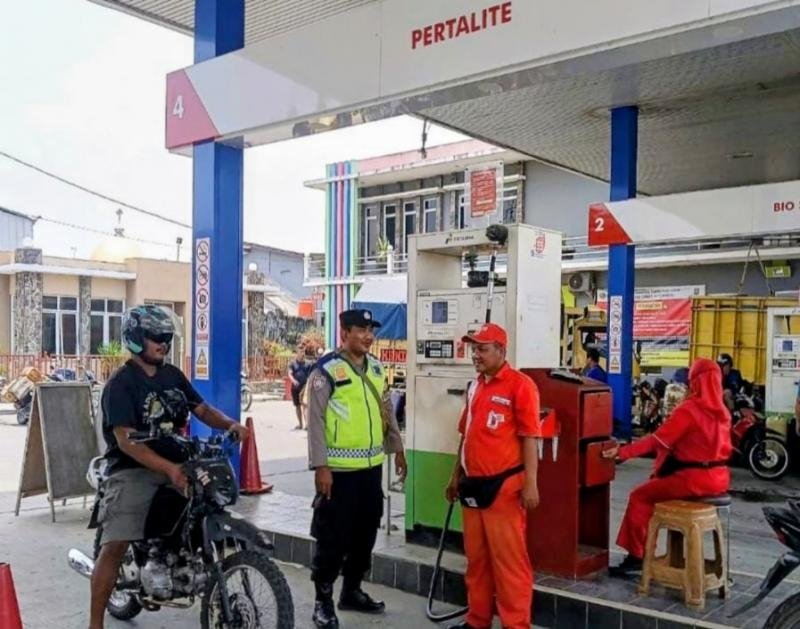 Rutin Kunjungi SPBU Gempol Patroli Prekat Polsek Banyusari di Siang Hari