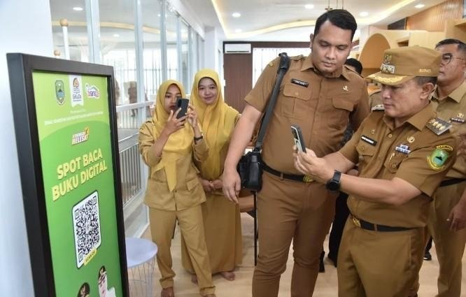 ASN Juga Harus Gemar Membaca, Bupati Kuningan Resmikan Taman Literasi di Setda