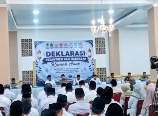 Karawang Pelopori Pesantren dan Madrasah Ramah Anak di Jabar, Ciptakan Ruang Belajar yang Aman bagi Santri

 