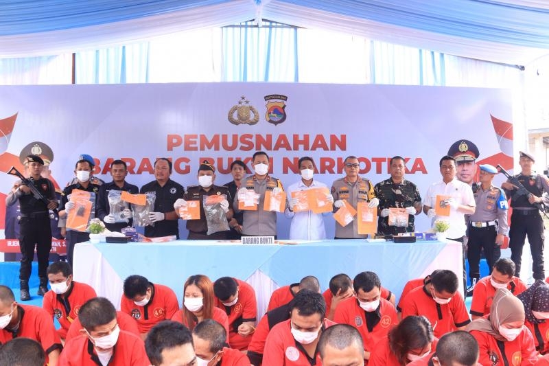 Rilis Akhir Tahun 2025, Polda NTB Paparkan Capaian Kinerja dan Musnahkan Barang Bukti Narkotika