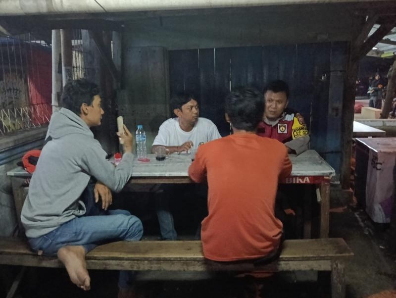 Bhabinkamtibmas Polsek Telagasari Laksanakan Patroli Siskamling di Wilayah Binaan