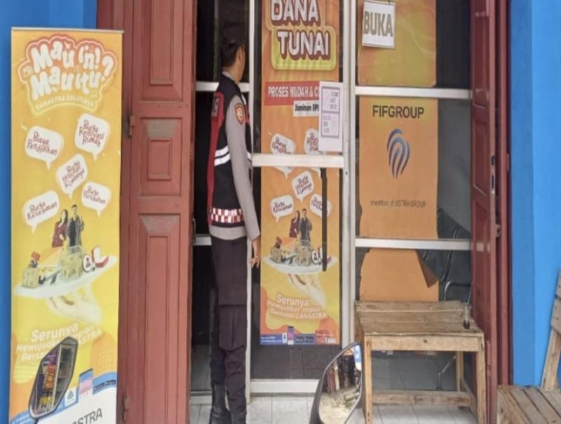 Personil Polsek Tegalwaru Sambang Kantor FIF Loji Beri Pesan Waspada Pada Patroli Siang